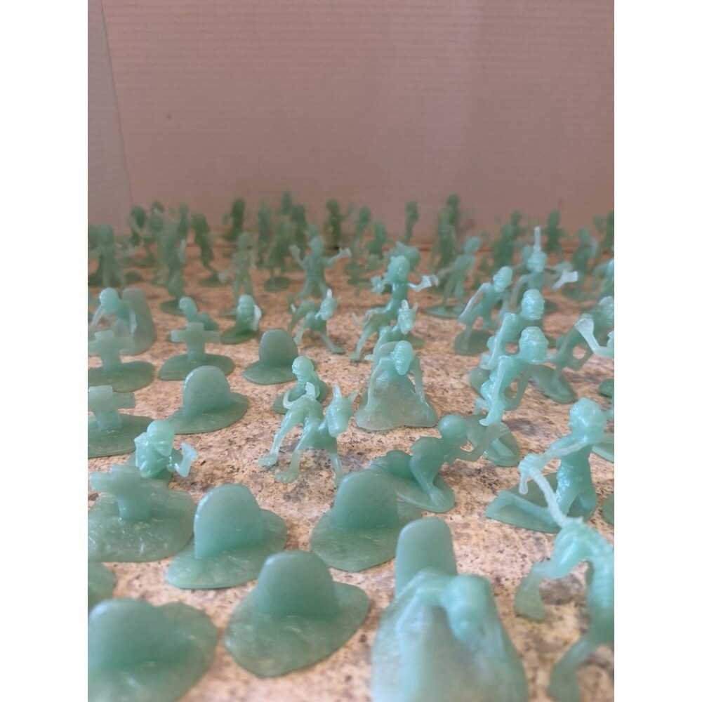 Glow in the Dark Zombie Army Men 90+ Figures Tombstones Zombie Dogs Halloween